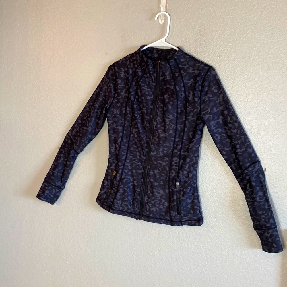 Climawear Black and gray cheetah print Jacket. Size Small